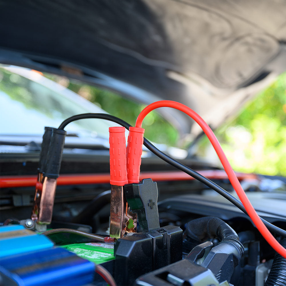 12V Autobatterie mit Starthilfekabel